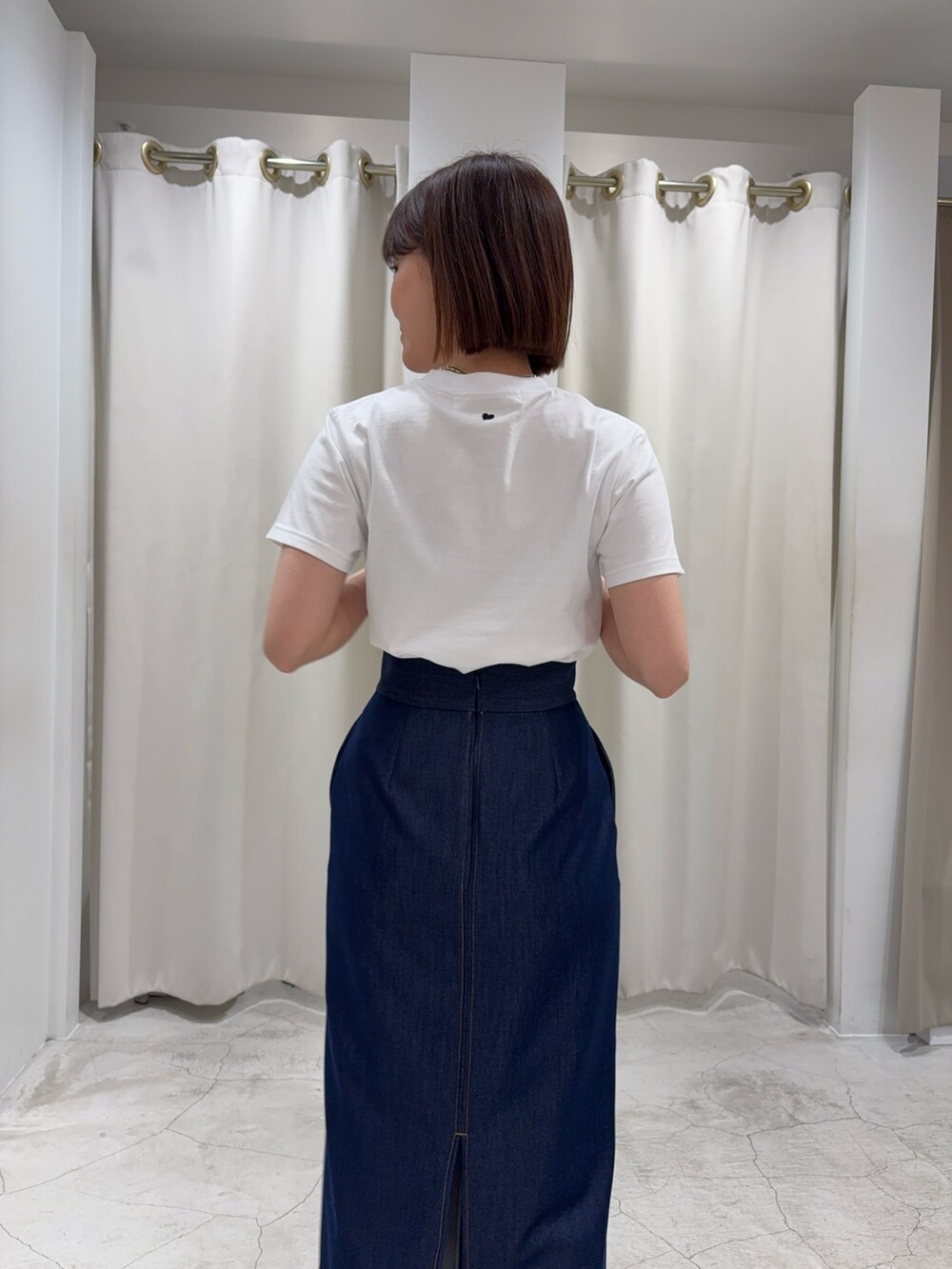 「かんたん！着回しコーデ術、春服コーデ、おしゃれさんと繋がりたい、オトナカワイイ、春先取り、旅行コーデ、セットアップコーデ、158cmコーデ、骨格ウェーブ、イエベ春」｜「LAGUNAMOONの【柳橋唯コラボ】Iラインシルエットスカート（スカート、ブルー系）」を使った、NAO YAMAMURAさん（レディース・158cm）の春コーディネートの3枚目の写真