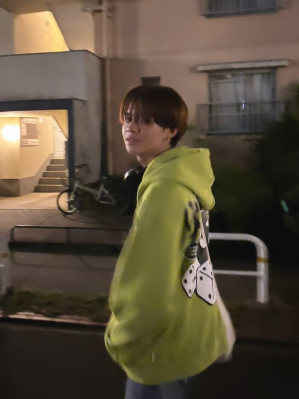 「メンズコーデ、韓国好きな人と繋がりたい、XLARGE、お洒落さんとつながりたい、パーカー、服好きな人と繋がりたい、冬、韓国ファッション、秋冬コーデ」｜「XLARGEのアイテム（パーカー、グリーン系）」を使った、Yutaさん（メンズ・176cm）の秋コーディネートの3枚目の写真