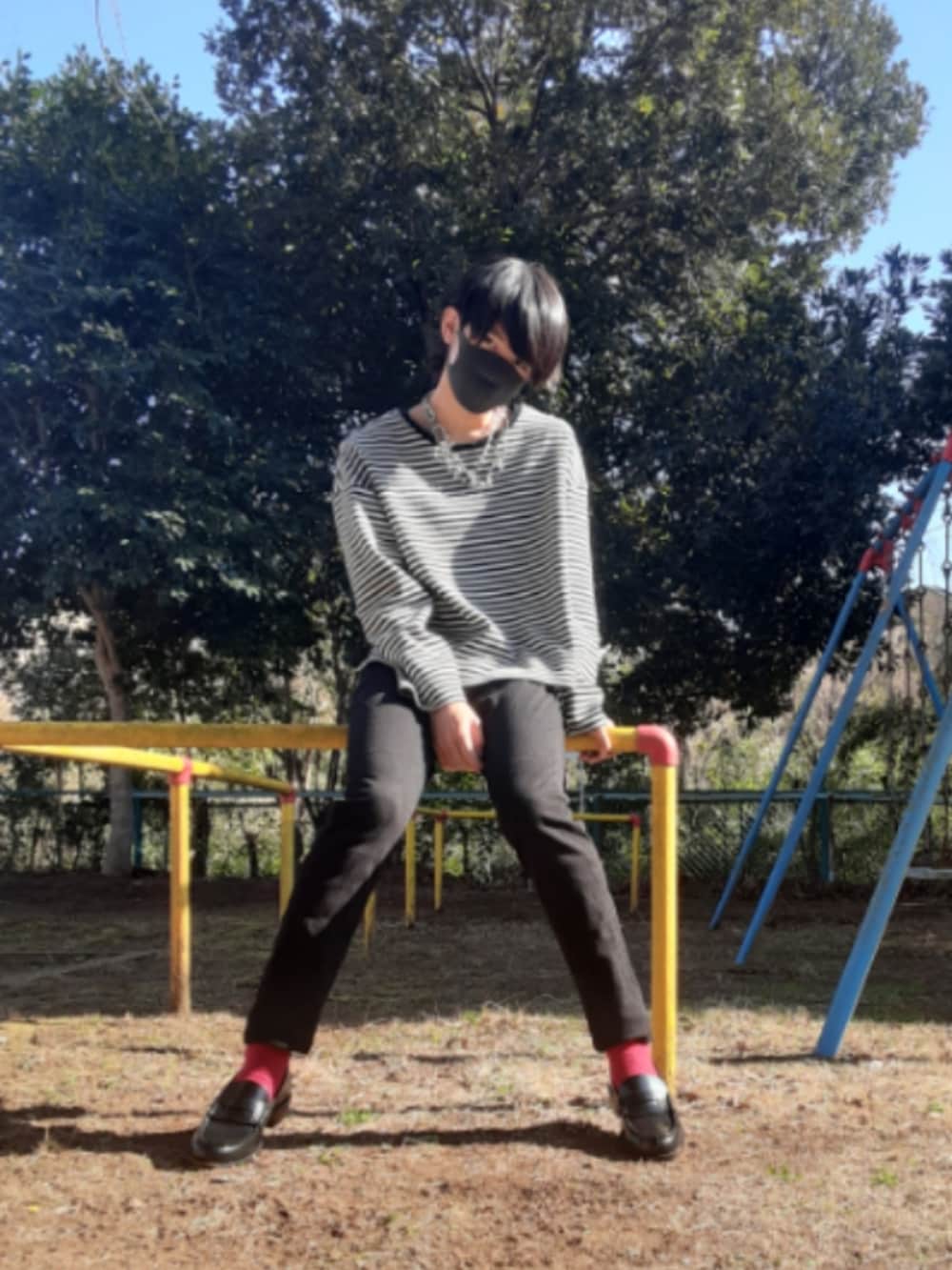 「春夏コーデ、ロンT、スキニー、黒スキニー、黒スキニーしか勝たん、HARUTA、差し色、クズ男ファッション、adrer、ADRER」|「ADRERの【ADRER】ロングスリーブビッグロンT(Tシャツ/カットソー、その他)」を使った、翼さん(メンズ・169cm)の冬コーディネートの2枚目の写真