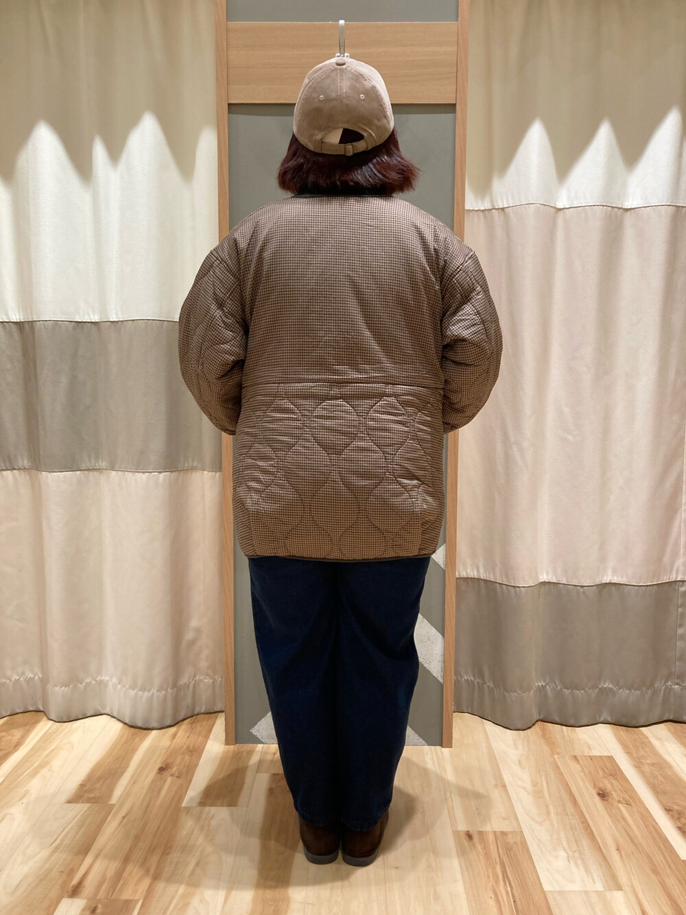 「秋冬コーデ、お出かけコーデ、オトナカジュアル、大人女子、休日スタイル、パンツスタイル、低身長コーデ、パンツコーデ、キルティング、秋冬、秋のコーデ、トップス、ロゴニット」|「Samansa Mos2のコーデュロイキャップ(ハット、ベージュ系)」を使った、のんさん(レディース・152cm)の秋コーディネートの3枚目の写真