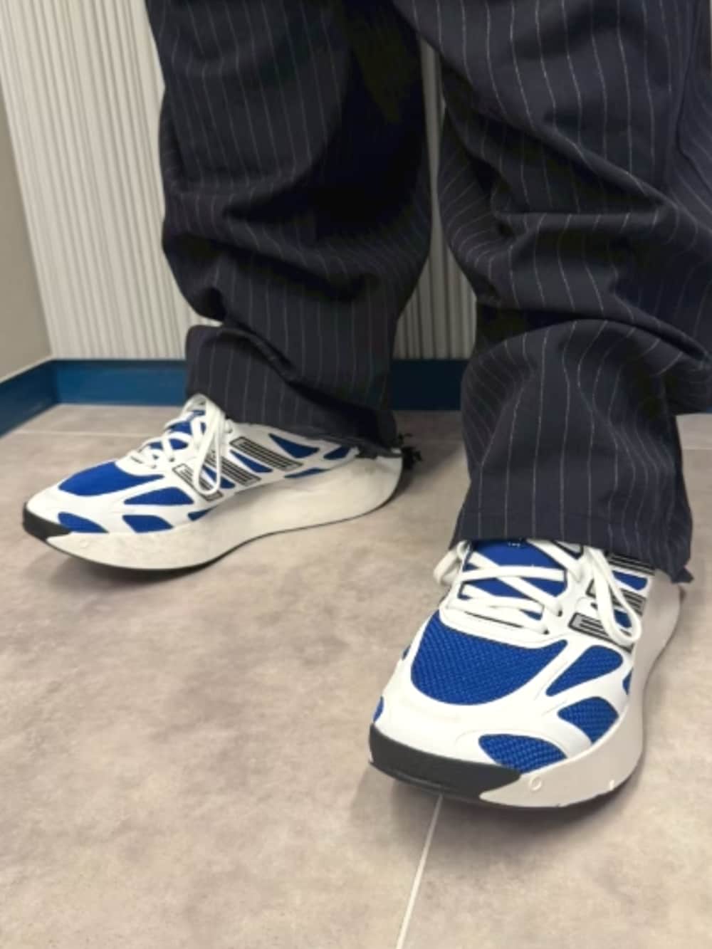 「スポーツミックス、モノトーン、プルオーバー、スニーカー、adidas、adidas originals、アディダス、アディダスオリジナルス、アディゼロ」｜「adidasのプルオーバー/ ハーフジップ/ アディダスオリジナルス adidas Originals（ジャージ、ブラウン系）」を使った、kyoheiさん（骨格ナチュラル・メンズ・172cm）の夏コーディネートの4枚目の写真
