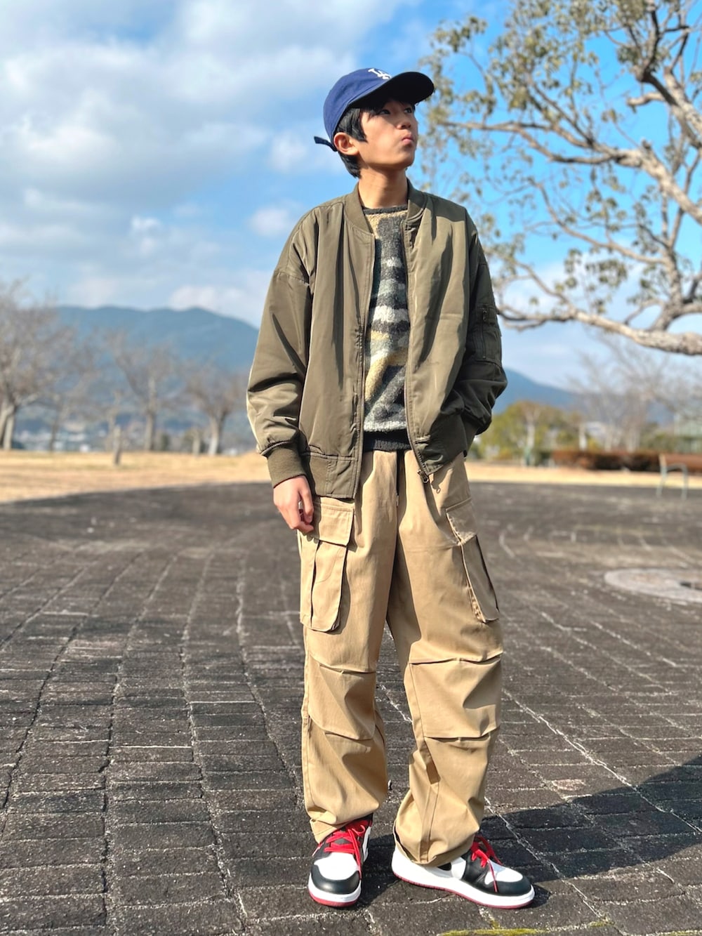 bochukunさんの「薄中綿入り・MA-1（GLAZOS）」を使ったコーディネートの2枚目の写真