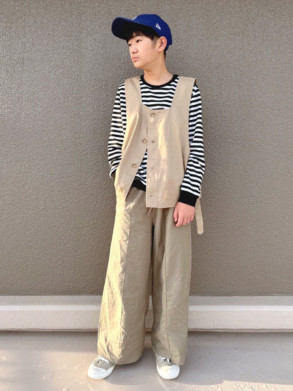 「お出かけコーデ日記、ベスト、ボーダー、ワイドパンツ、ビッグシルエット、キャップ、スニーカー、休日コーデ、休日スタイル、見て下さりありがとうございます、中学生、中学生男子、中学生コーデ、アースカラー、春夏コーデ」|「SHEINのアイテム(Tシャツ/カットソー、ブラック系)」を使った、bochukunさん(キッズ・153cm)の春コーディネートの2枚目の写真