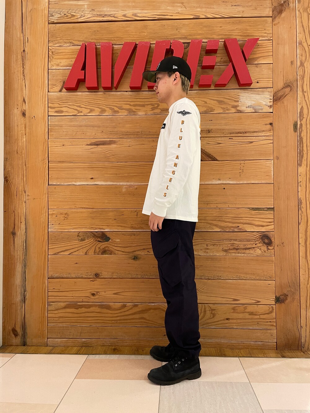 「カジュアル、AVIREX、お出かけコーデ、ootd、メンズコーデ、オトナカジュアル、お洒落さんとつながりたい、AVIREXBelle、AVIREX町田店、ファッションの力を信じよう」｜「AVIREXのLONG SLEEVE T-SHIRT EMBROIDERY THE BLUE ANGELS / 長袖 Tシャツ エンブロイダリー ザ ブルーエンジェル / AVIREX / アヴィレックス（Tシャツ/カットソー、ホワイト系）」を使った、ひらいさん（メンズ・174cm）の冬コーディネートの3枚目の写真