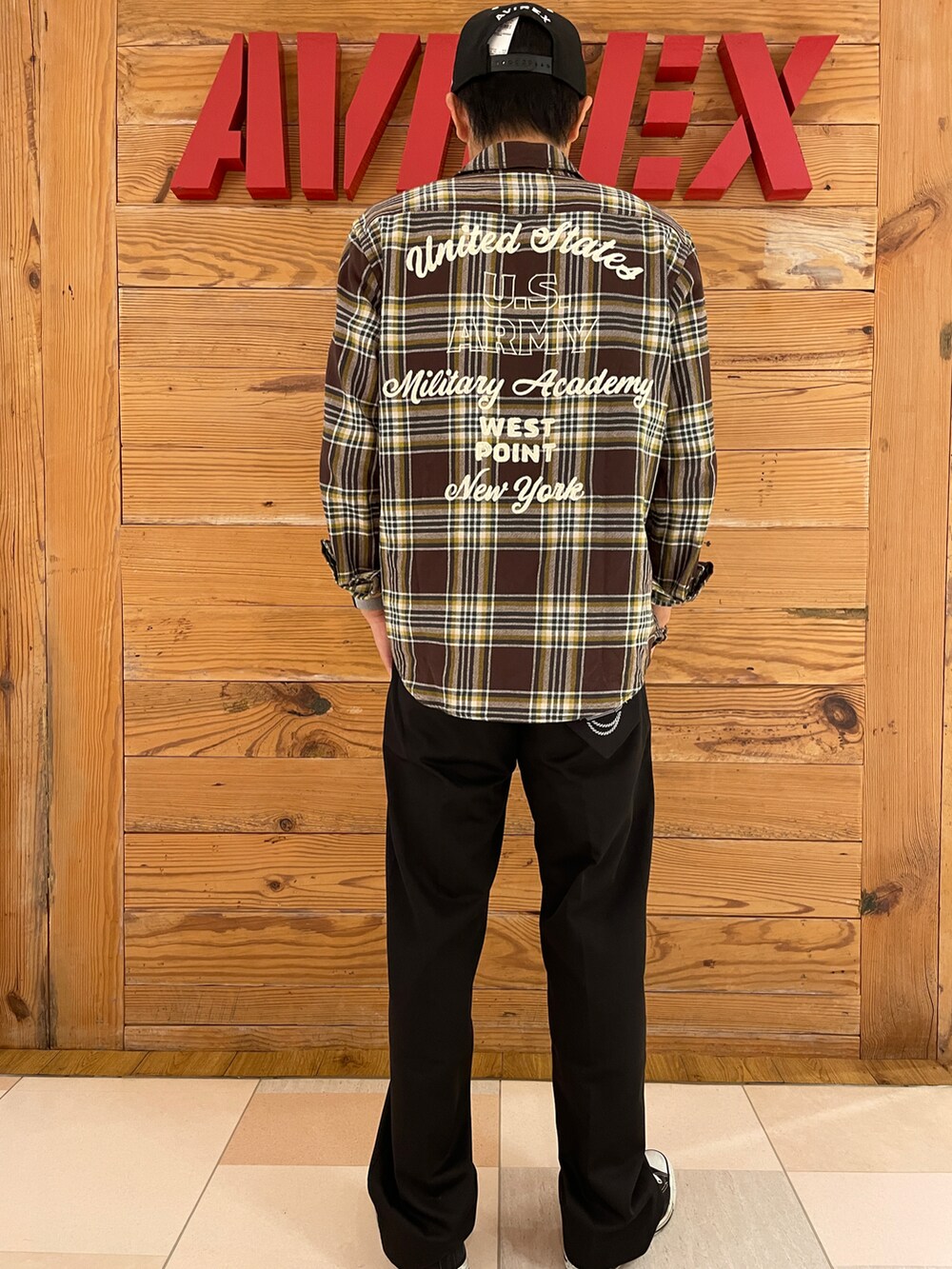 「AVIREX、お出かけコーデ、古着MIX、ootd、秋服、シャツコーデ、カジュアルコーデ、メンズコーデ、AVIREXBelle、ファッションの力を信じよう」｜「NEW ERAの【×NEW ERA】ACキャップ/9FIFTY SNAP BACK CAP TYPE  AC（キャップ、ブラック系）」を使った、ひらいさん（メンズ・174cm）の秋コーディネートの2枚目の写真