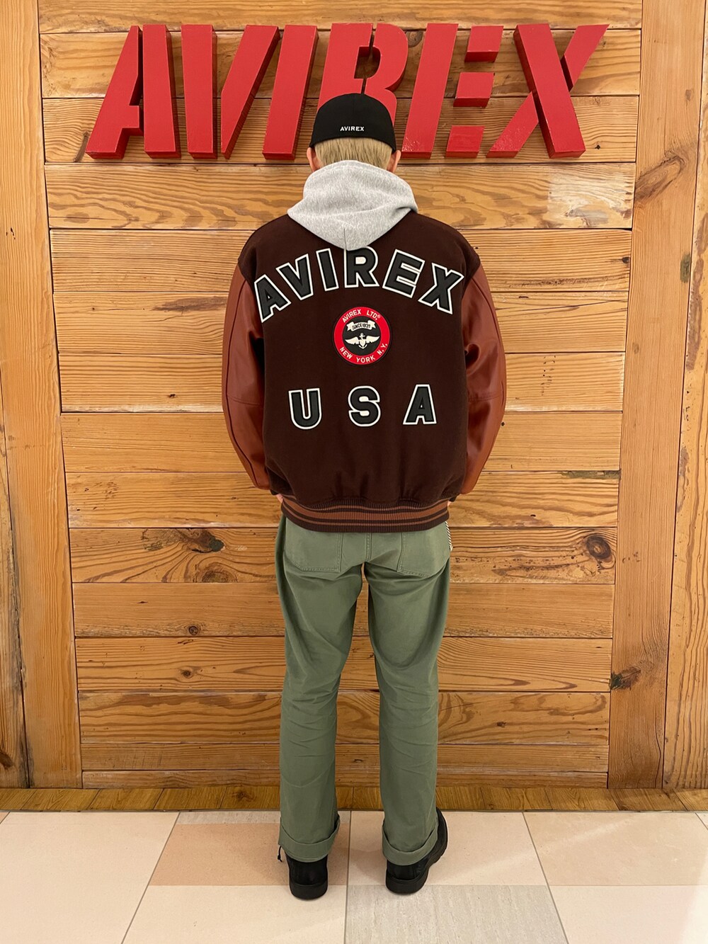 「ニット、AVIREX、ootd、カジュアルコーデ、今日のコーデ、メンズコーデ、オトナカジュアル、冬のコーデ、AVIREXBelle、ファッションの力を信じよう」｜「AVIREXのBAKER PANTS / ベイカー パンツ / AVIREX / アヴィレックス（その他パンツ、グリーン系）」を使った、ひらいさん（メンズ・174cm）の冬コーディネートの2枚目の写真