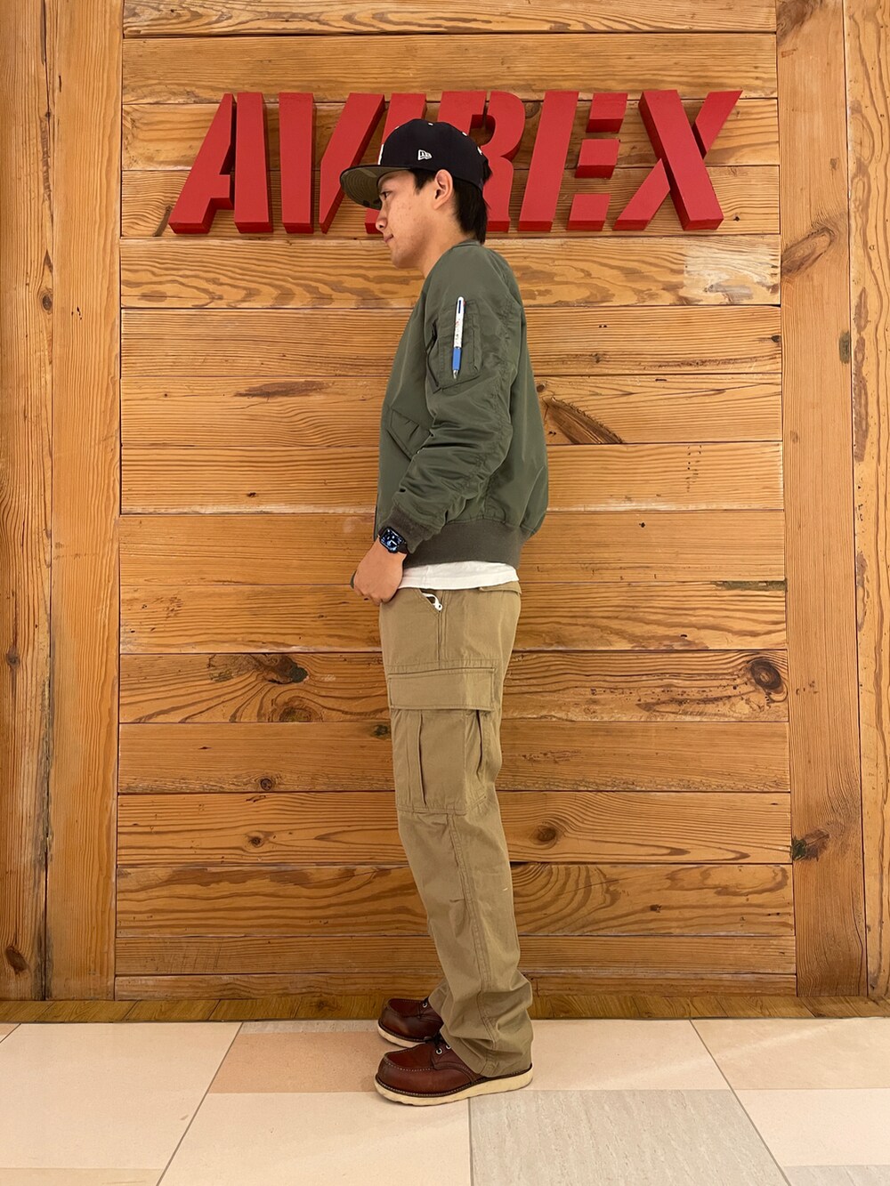 「カジュアル、AVIREX、休日スタイル、お出かけコーデ、ootd、秋服コーデ、お洒落さんとつながりたい、AVIREXBelle、ファッションの力を信じよう、ファッションを楽しもう」｜「NEW ERAの【×NEW ERA】ACキャップ/9FIFTY SNAP BACK CAP TYPE  AC（キャップ、ブラック系）」を使った、ひらいさん（メンズ・174cm）の秋コーディネートの3枚目の写真