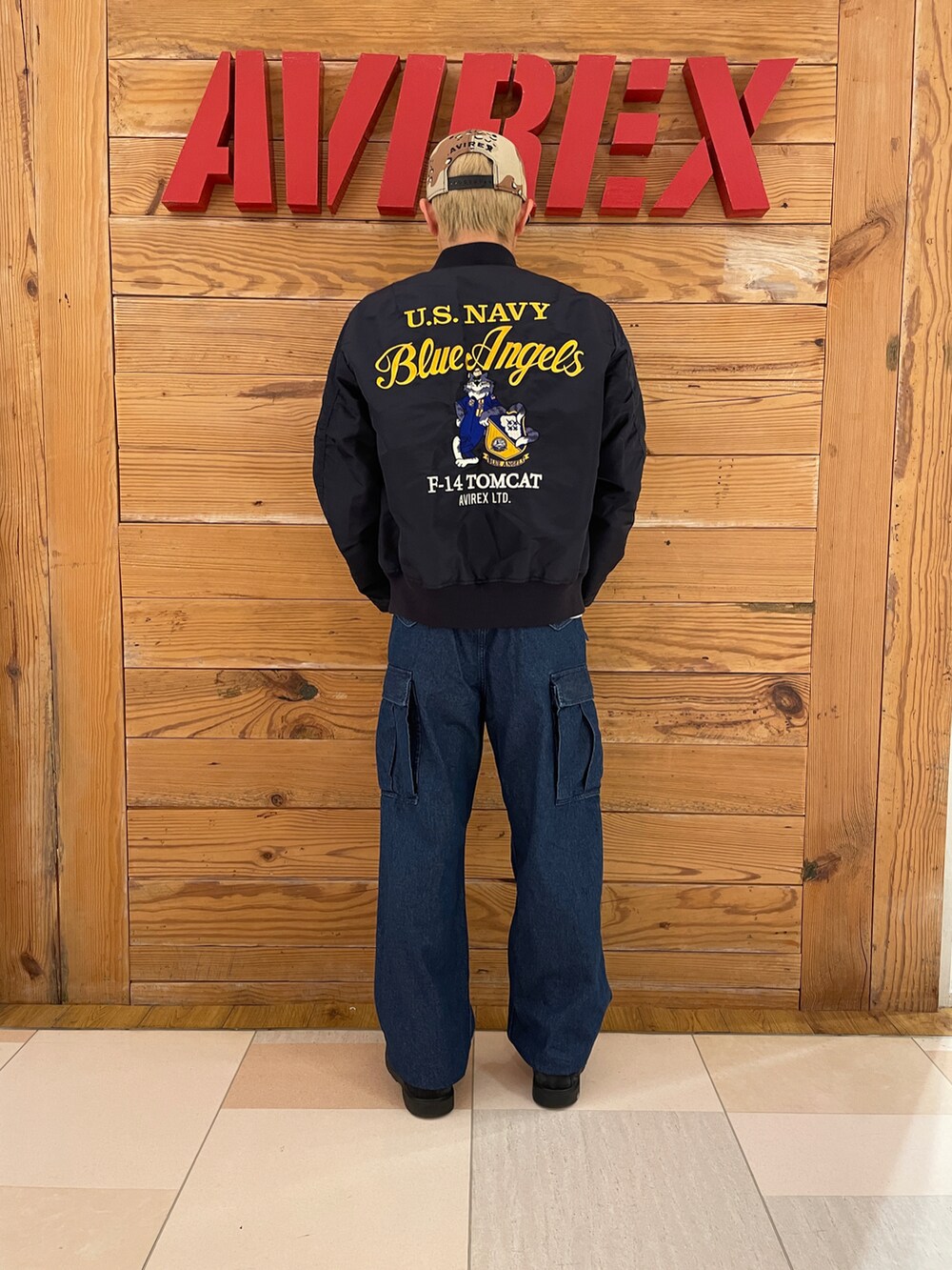 「シンプル、AVIREX、オーバーサイズ、冬、ootd、オトナカジュアル、冬のコーデ、冬アウター、AVIREXBelle、ファッションの力を信じよう」｜「NEW ERAの【×NEW ERA】ACキャップ/9FIFTY SNAP BACK CAP TYPE  AC（キャップ、グリーン系）」を使った、ひらいさん（メンズ・174cm）の冬コーディネートの2枚目の写真