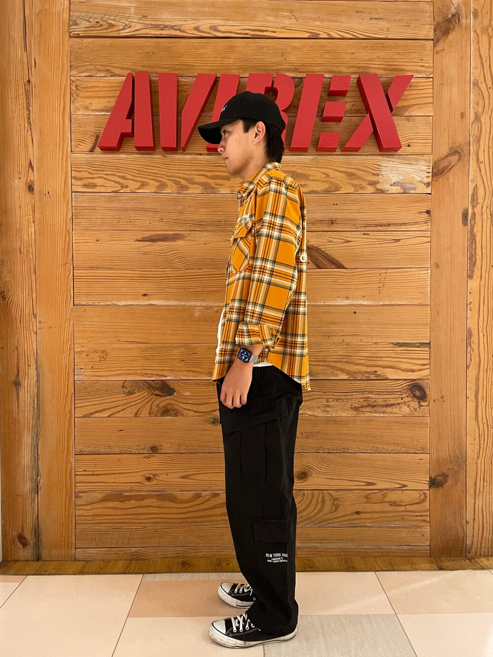 「シンプル、AVIREX、カーゴパンツ、ootd、シンプルスタイル、メンズファッション、秋コーデ、AVIREXBelle、古着好きな人と繋がりたい、ファッションの力を信じよう」｜「AVIREXのTWILL LOGO CAP / ツイル ロゴ キャップ / AVIREX / アヴィレックス（キャップ、ブラック系）」を使った、ひらいさん（メンズ・174cm）の夏コーディネートの3枚目の写真
