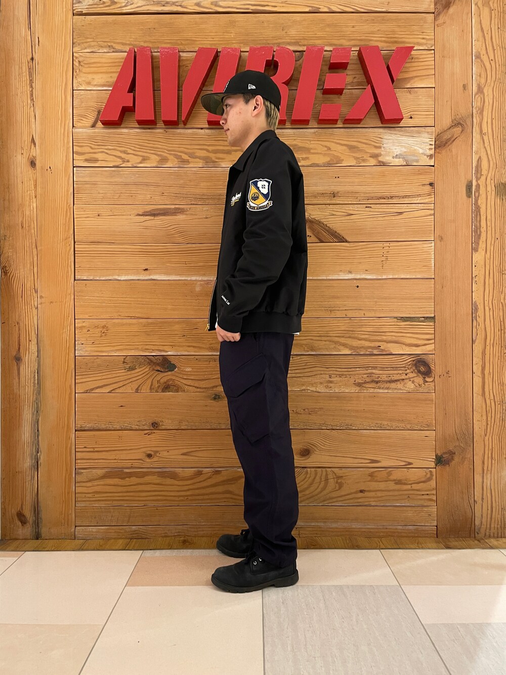 「AVIREX、お出かけコーデ、ootd、メンズコーデ、オトナカジュアル、お洒落さんとつながりたい、AVIREXBelle、AVIREX町田店、ファションの力を信じよう、ファッションを楽しもう」｜「AVIREXのR-CARGO PANTS / R-カーゴパンツ / AVIREX / アヴィレックス（カーゴパンツ、ブルー系）」を使った、ひらいさん（メンズ・174cm）の冬コーディネートの3枚目の写真