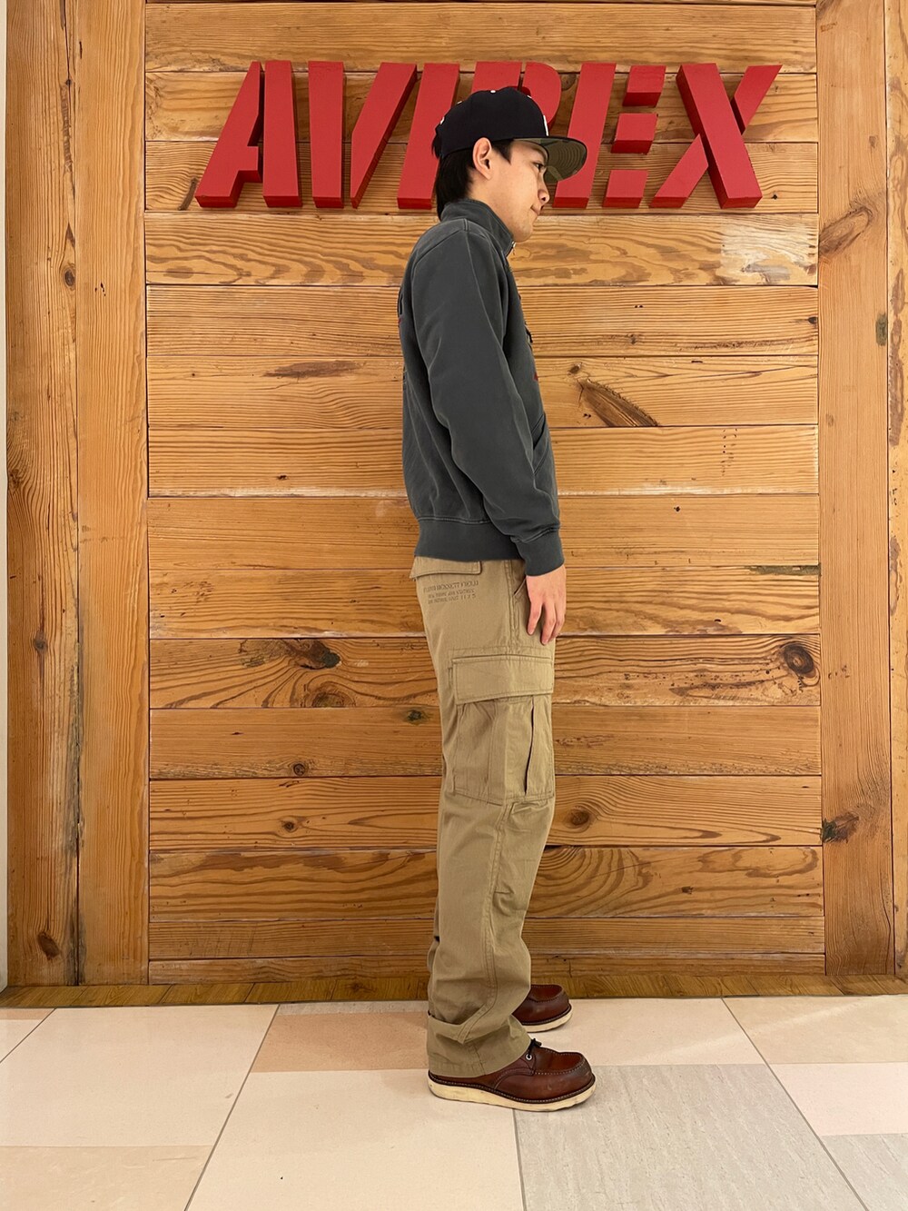 「シンプル、AVIREX、ブラウン、大人コーデ、休日コーデ、ootd、今日のコーデ、秋冬コーデ、AVIREXBelle、ファッションの力を信じよう」｜「NEW ERAの【×NEW ERA】ACキャップ/9FIFTY SNAP BACK CAP TYPE  AC（キャップ、ブラック系）」を使った、ひらいさん（メンズ・174cm）の秋コーディネートの4枚目の写真