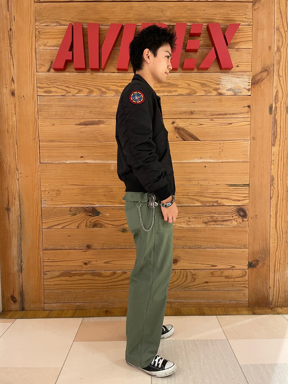 「AVIREX、大人カジュアル、休日スタイル、古着MIX、ootd、シンプルコーデ、メンズファッション、おしゃれさんと繋がりたい、AVIREXBelle、ファッションの力を信じよう」｜「AVIREXのBAKER PANTS / ベイカー パンツ / AVIREX / アヴィレックス（その他パンツ、グリーン系）」を使った、ひらいさん（メンズ・174cm）の秋コーディネートの4枚目の写真