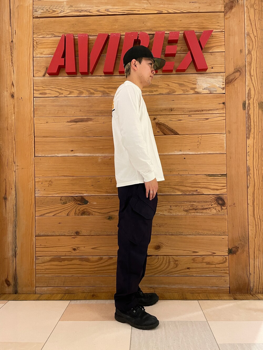 「カジュアル、AVIREX、お出かけコーデ、ootd、メンズコーデ、オトナカジュアル、お洒落さんとつながりたい、AVIREXBelle、AVIREX町田店、ファッションの力を信じよう」｜「AVIREXのLONG SLEEVE T-SHIRT EMBROIDERY THE BLUE ANGELS / 長袖 Tシャツ エンブロイダリー ザ ブルーエンジェル / AVIREX / アヴィレックス（Tシャツ/カットソー、ホワイト系）」を使った、ひらいさん（メンズ・174cm）の冬コーディネートの4枚目の写真