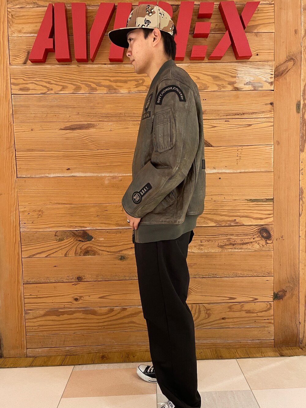 「AVIREX、ootd、AVIREXBelle、ファッションの力を信じよう」｜「NEW ERAの【×NEW ERA】ACキャップ/9FIFTY SNAP BACK CAP TYPE  AC（キャップ、グリーン系）」を使った、ひらいさん（メンズ・174cm）の秋コーディネートの2枚目の写真