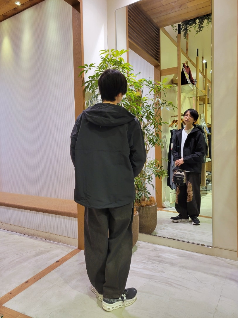 「Franklin Climbingの【Franklin Climbing】マウンテンジャケット（マウンテンパーカー、ブラック系）」を使った、1stripe2kuroさん（メンズ・169cm）の春コーディネートの3枚目の写真