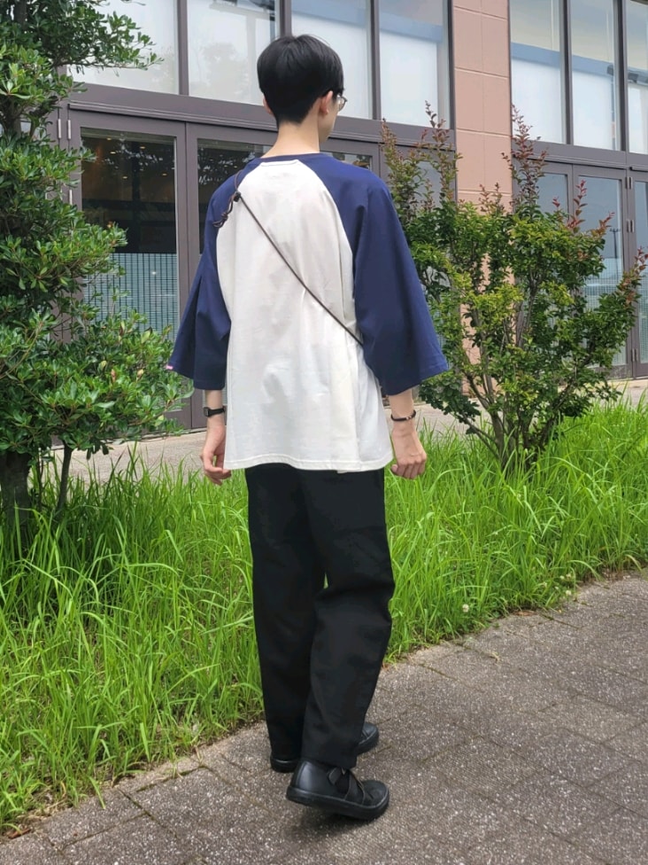 「カーゴパンツ、夏だ！Tシャツ着よう！、メンズコーデ、ビッグシルエット、チャオパニックティピー(CIAOPANIC TYPY)、休日コーデ、チャオパニックティピー、休日スタイル、リラックススタイル」｜「CIAOPANIC TYPYのUSAコットンラグランスリーブTee（Tシャツ/カットソー、ブルー系）」を使った、1stripe2kuroさん（メンズ・169cm）の夏コーディネートの3枚目の写真