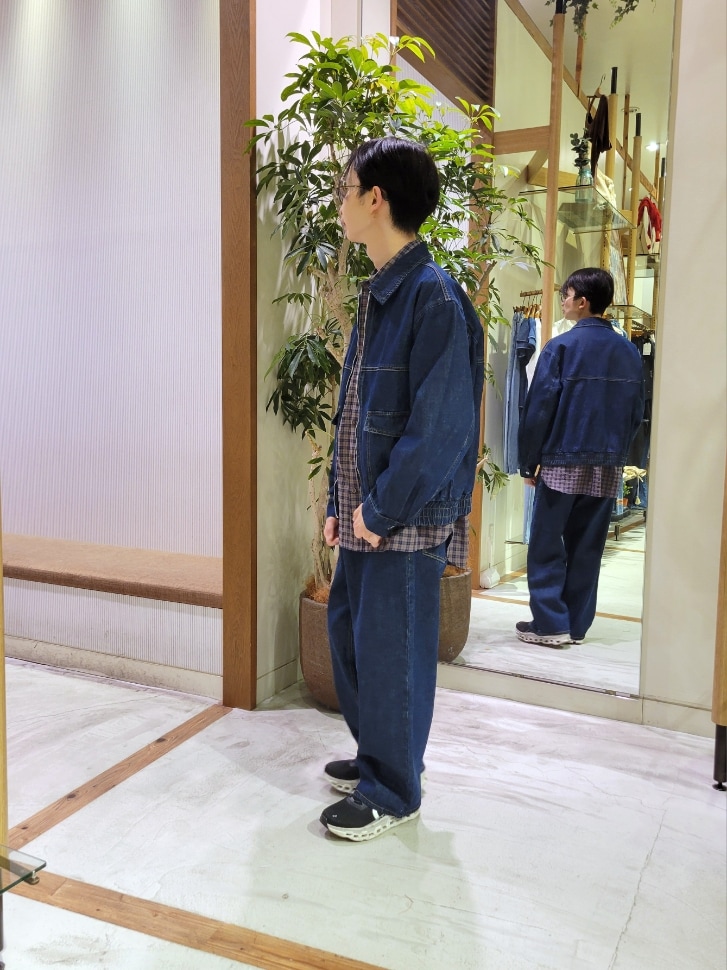 「デニムパンツ、デニムジャケット、セットアップ、セットアップスタイル、チャオパニックティピー(CIAOPANIC TYPY)、チェック、チェックシャツ、カジュアル、カジュアルコーデ、ジージャン、Gジャン」｜「CIAOPANIC TYPYの【ユニセックス】ビックシルエットコットンデニムジャケット（デニムジャケット、ブルー系）」を使った、1stripe2kuroさん（メンズ・169cm）の春コーディネートの2枚目の写真