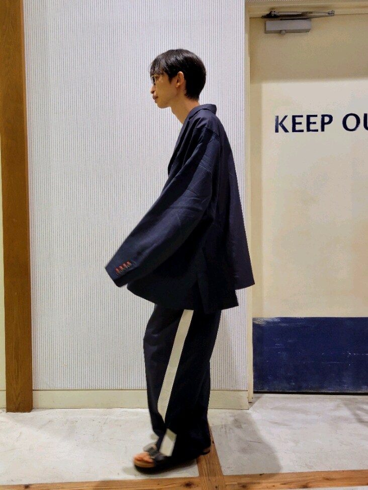 「サンダル、秋服準備はじめました、スラックス、セットアップ、メガネ男子、お洒落さんとつながりたい、チャオパニックティピー(CIAOPANIC TYPY)、チャオパニックティピー、オーバーサイズ、ネイビー、カジュアルコーデ、エシンタ、古着MIX、ラインパンツ、だぼだぼ」｜「etsintaの【etsinta/エシンタ】リメイクテーラードジャケット（テーラードジャケット、ブルー系）」を使った、1stripe2kuroさん（メンズ・169cm）の夏コーディネートの5枚目の写真