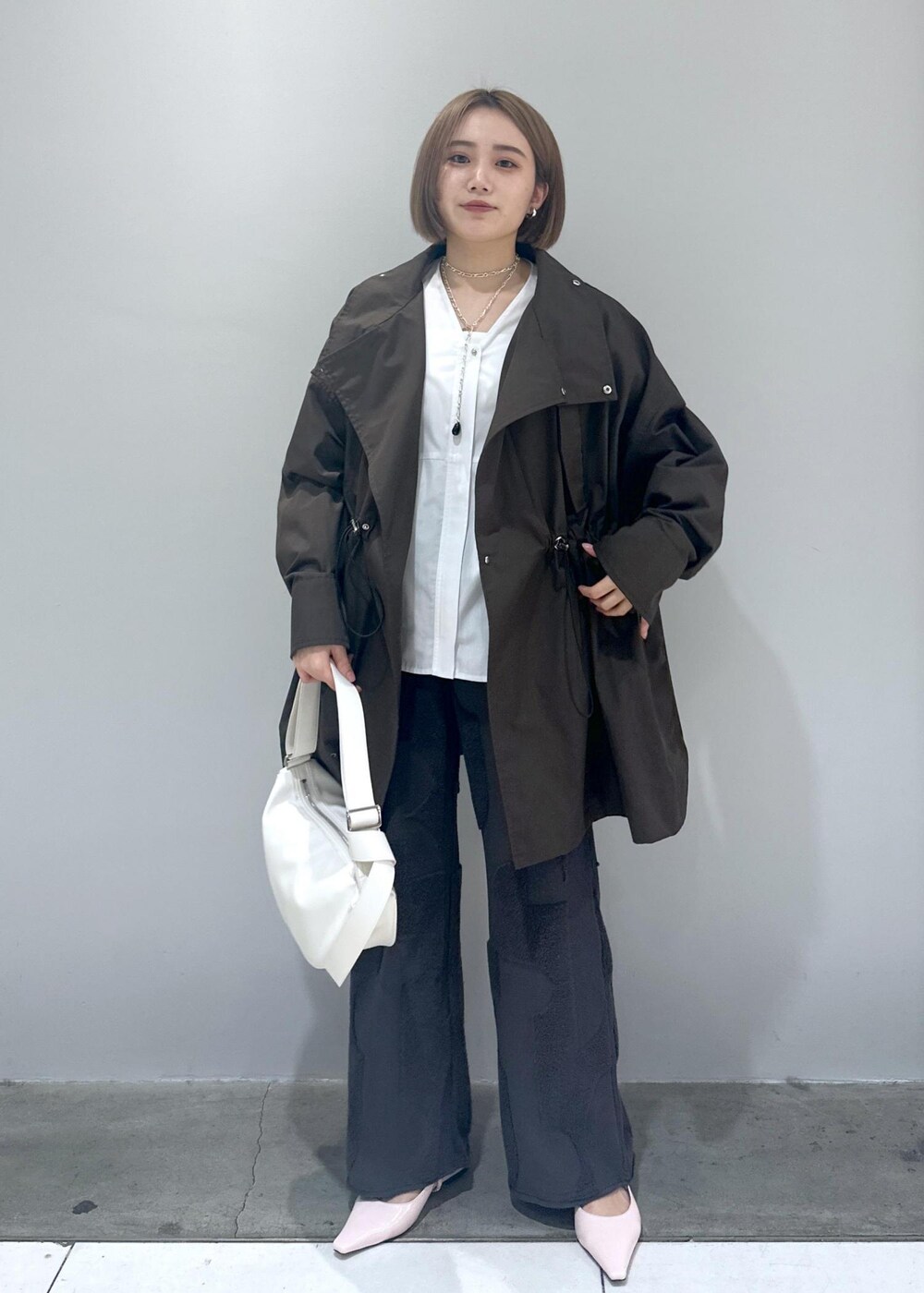 「骨スト、ブルベ、ブルベ夏、ブルベ冬、24SS、24SS春の新作、春の新作、新作、白、白ブラウス、リラックス、リラックスパンツ、ピンク、春カラー、モッズ」|「Sisi Joiaの【Sisi Joia】Belt(ベルト、シルバー系)」を使った、きなさん(レディース・156cm)の春コーディネートの6枚目の写真