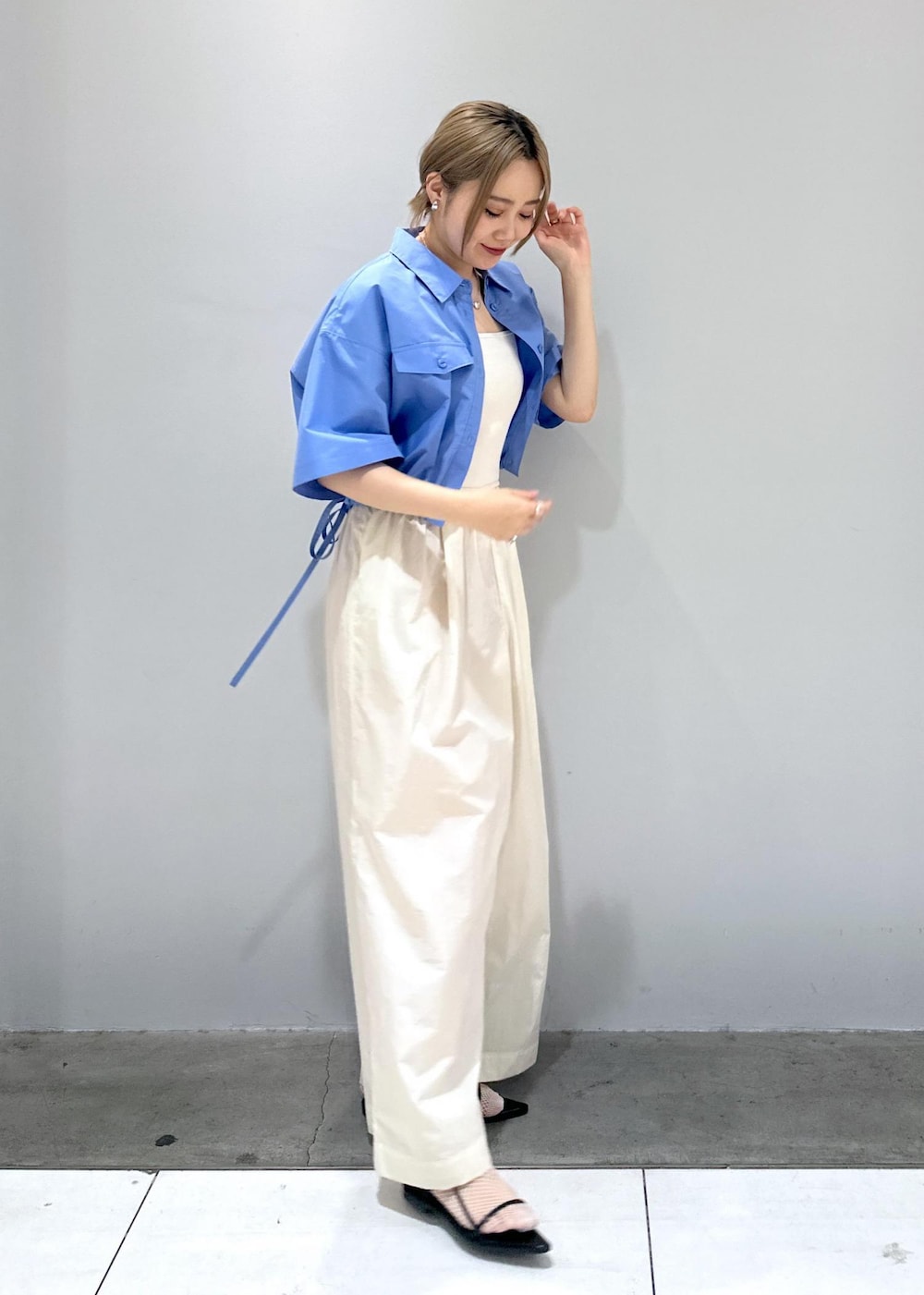 「骨格ストレート、ブルベ、ブルベ冬、ブルベ夏、梅雨、梅雨コーデ、撥水、タフタ、ロンパース、オールインワン、キャミ、キャミソール、シルバーアクセサリー、シルバー、ハート」｜「ADAM ET ROPE'のナローフラットサンダル（サンダル、ブラック系）」を使った、きなさん（レディース・156cm）の夏コーディネートの5枚目の写真