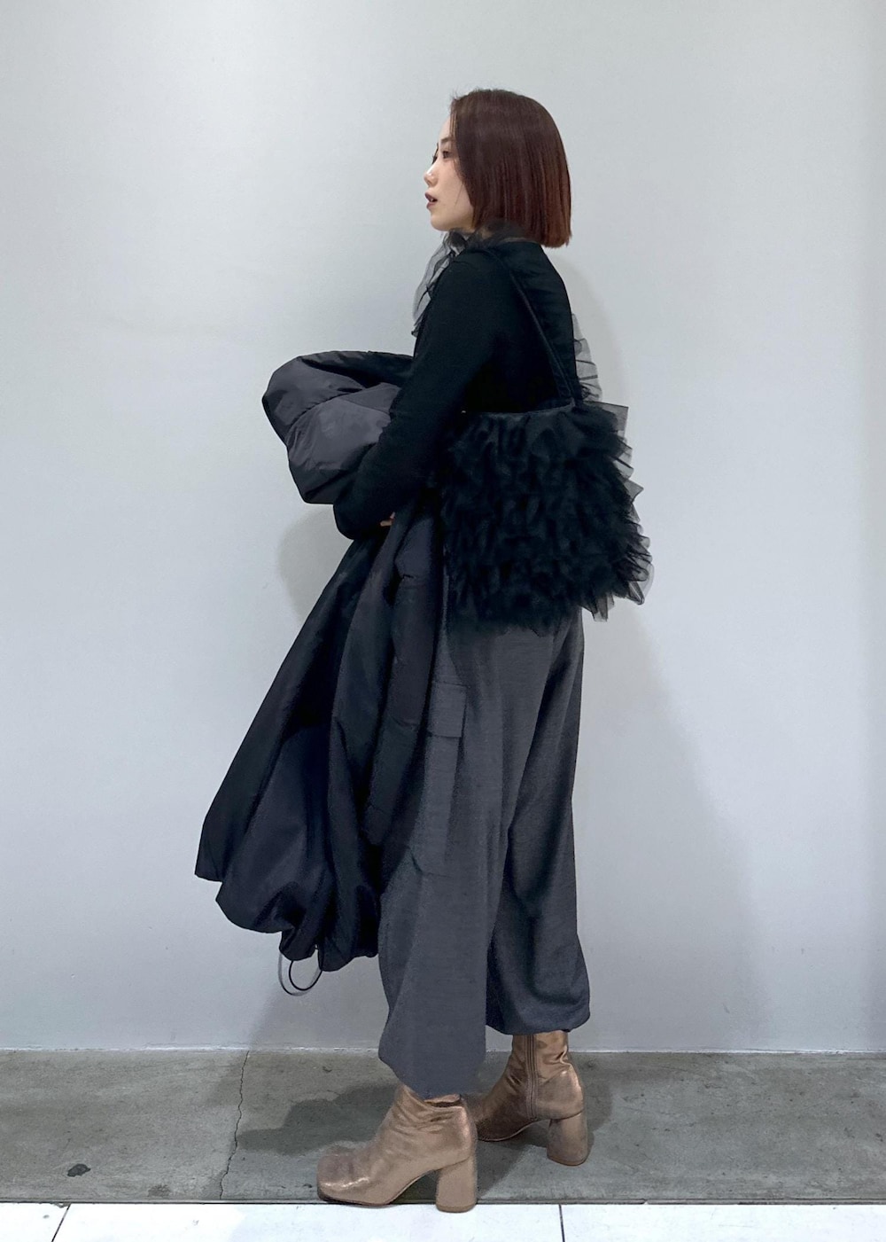 「24SS、24SS春の新作、春の新作、新作、ADAM ET ROPÉ、FEMME、SDGs、サステナブル、低身長、骨格ストレート、ブルべ、きれいめ、きれいめカジュアル、カジュアル、大人カジュアル」|「ADAM ET ROPE'のN-3Bロングパファーコート(その他アウター、ブラック系)」を使った、きなさん(レディース・156cm)の冬コーディネートの3枚目の写真