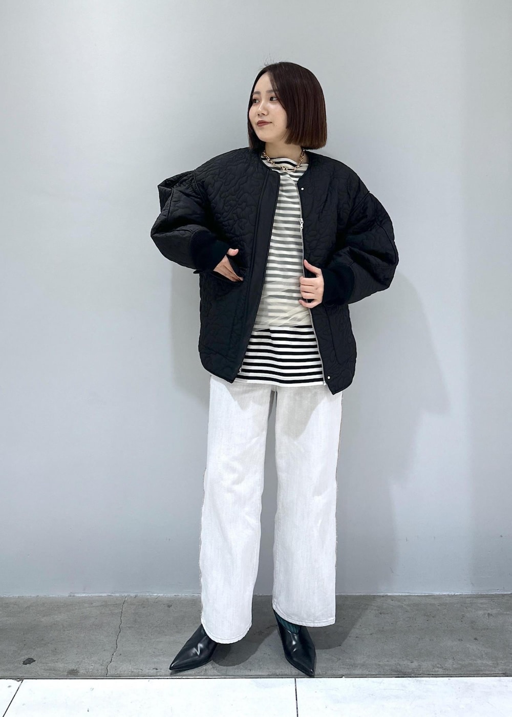 「24ss、24ss春の新作、春の新作、新作、チュール、シアー、ミュール、ポインテッドトゥ、中綿、中綿アウター、アウター、春アウター、薄手、薄手アウター、ボーダー」|「ADAM ET ROPE'の【サステナブル】アートキルティングジャケット(その他アウター、ブラック系)」を使った、きなさん(レディース・156cm)の冬コーディネートの3枚目の写真