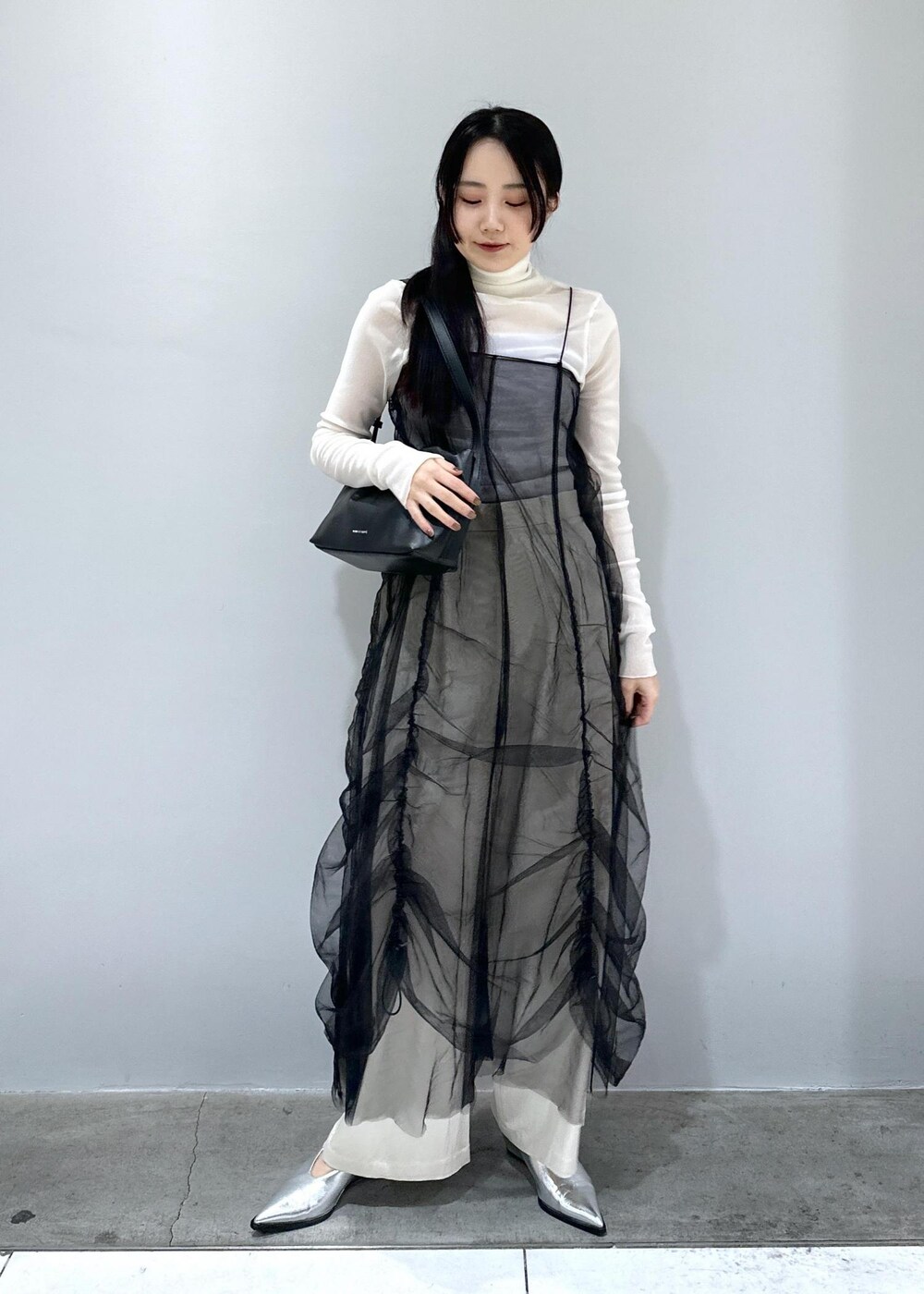 「春の新作、24SS春の新作、逸品、新作、24SS、ADAM ET ROPÉ、FEMME、SDGs、サステナブル、骨格ストレート、ブルべ、きれいめ、きれいめカジュアル、カジュアル、大人カジュアル」|「ADAM ET ROPE'の【サステナブル】ニットバージョンベアキャミ(キャミソール、パープル系)」を使った、きなさん(レディース・156cm)の冬コーディネートの7枚目の写真