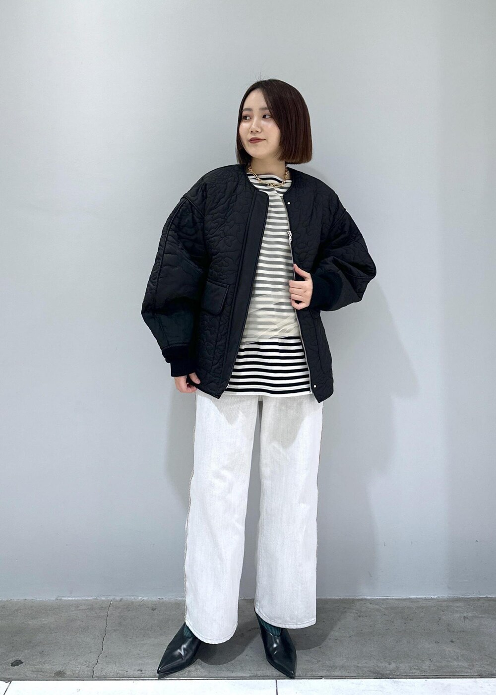 「24ss、24ss春の新作、春の新作、新作、チュール、シアー、ミュール、ポインテッドトゥ、中綿、中綿アウター、アウター、春アウター、薄手、薄手アウター、ボーダー」|「ADAM ET ROPE'の【サステナブル】アートキルティングジャケット(その他アウター、ブラック系)」を使った、きなさん(レディース・156cm)の冬コーディネートの4枚目の写真