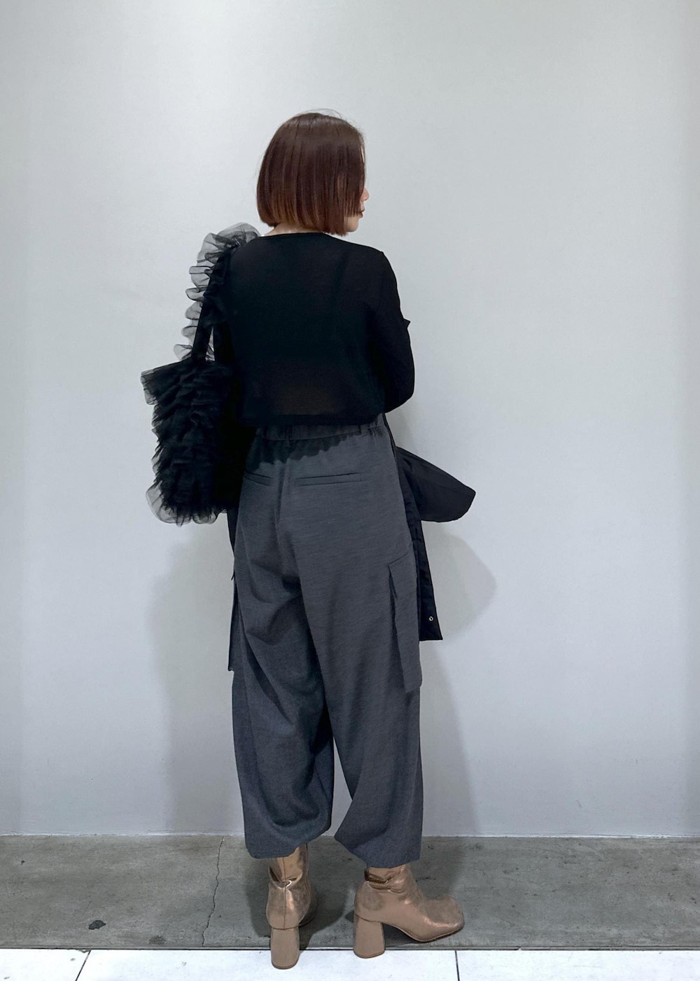 「24SS、24SS春の新作、春の新作、新作、ADAM ET ROPÉ、FEMME、SDGs、サステナブル、低身長、骨格ストレート、ブルべ、きれいめ、きれいめカジュアル、カジュアル、大人カジュアル」|「ADAM ET ROPE'のN-3Bロングパファーコート(その他アウター、ブラック系)」を使った、きなさん(レディース・156cm)の冬コーディネートの4枚目の写真
