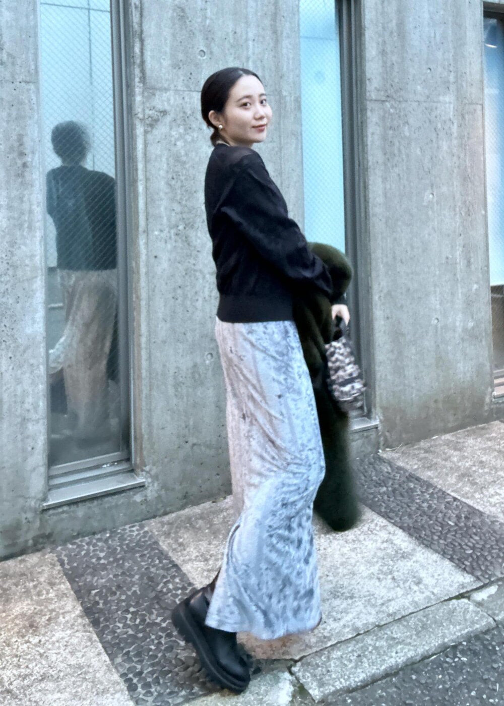 きなさんの「【Miller for ADAM ET ROPE'】別注ベロアSKIRT（MILLER）」を使ったコーディネートの7枚目の写真