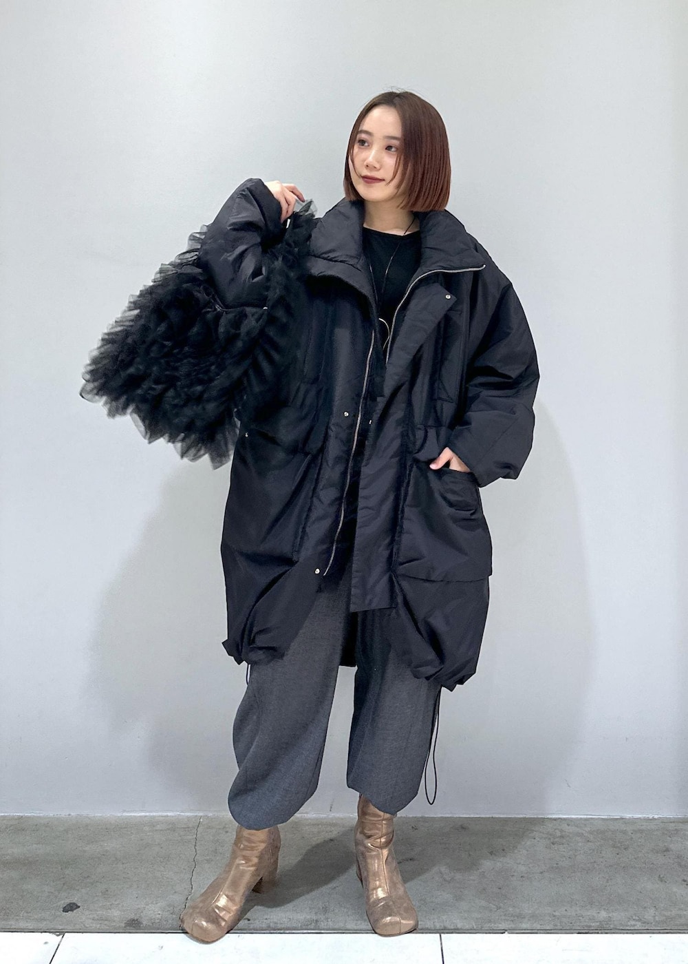 「24SS、24SS春の新作、春の新作、新作、ADAM ET ROPÉ、FEMME、SDGs、サステナブル、低身長、骨格ストレート、ブルべ、きれいめ、きれいめカジュアル、カジュアル、大人カジュアル」|「ADAM ET ROPE'のN-3Bロングパファーコート(その他アウター、ブラック系)」を使った、きなさん(レディース・156cm)の冬コーディネートの8枚目の写真