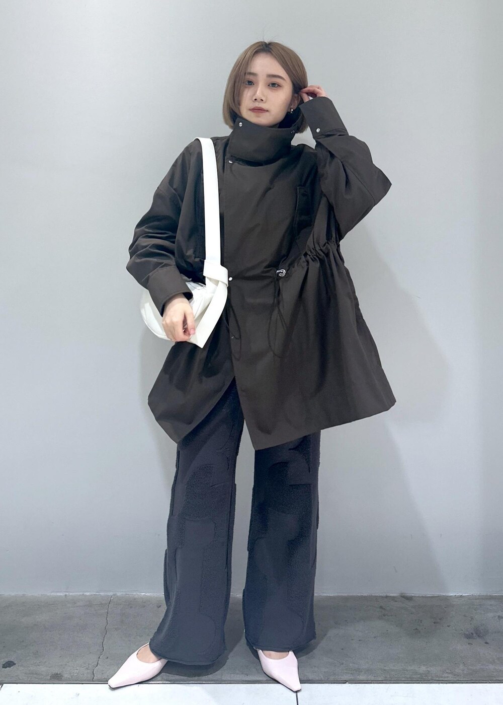 「骨スト、ブルベ、ブルベ夏、ブルベ冬、24SS、24SS春の新作、春の新作、新作、白、白ブラウス、リラックス、リラックスパンツ、ピンク、春カラー、モッズ」|「Sisi Joiaの【Sisi Joia】Belt(ベルト、シルバー系)」を使った、きなさん(レディース・156cm)の春コーディネートの9枚目の写真