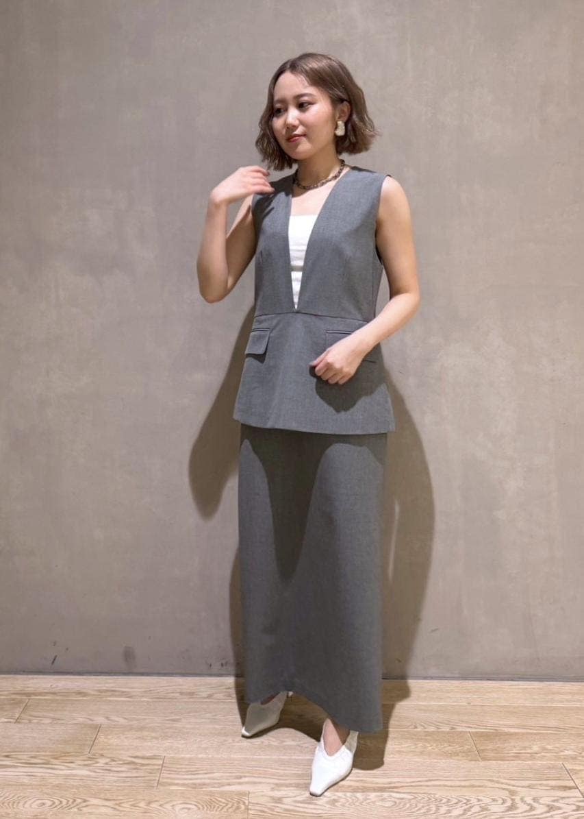 「ブルベ、ブルベ冬、ブルベ夏、骨格ストレート、キャミ、インナー、コットンキャミ、インナーキャミ、カップ付き、イヤリング、シルバーアクセサリー、オケージョン、オケージョンコーデ、ADAM ET ROPÉ、FEMME」|「ADAM ET ROPE'のオーガニックベアキャミソール(キャミソール、ホワイト系)」を使った、きなさん(レディース・156cm)の春コーディネートの2枚目の写真