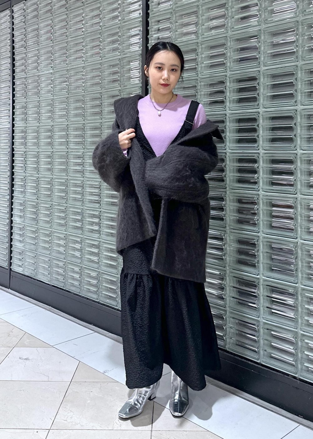 「SNaPMeAward23w、モヘヤ、モヘヤコート、ミドルコート、コート、アンチピリング、毛玉できにくい、パープル、ピンク、ラベンダー、ブルベカラー、ジャガード、WEB、WEB限定、WEB限定ワンピース」｜「ADAM ET ROPE'のモヘヤシャギーミドルコート（その他アウター、グレー系）」を使った、きなさん（レディース・156cm）の冬コーディネートの6枚目の写真