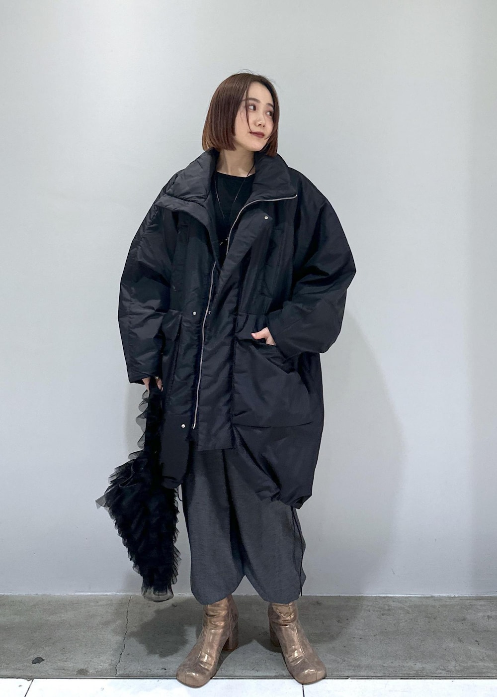 「24SS、24SS春の新作、春の新作、新作、ADAM ET ROPÉ、FEMME、SDGs、サステナブル、低身長、骨格ストレート、ブルべ、きれいめ、きれいめカジュアル、カジュアル、大人カジュアル」|「ADAM ET ROPE'のN-3Bロングパファーコート(その他アウター、ブラック系)」を使った、きなさん(レディース・156cm)の冬コーディネートの9枚目の写真