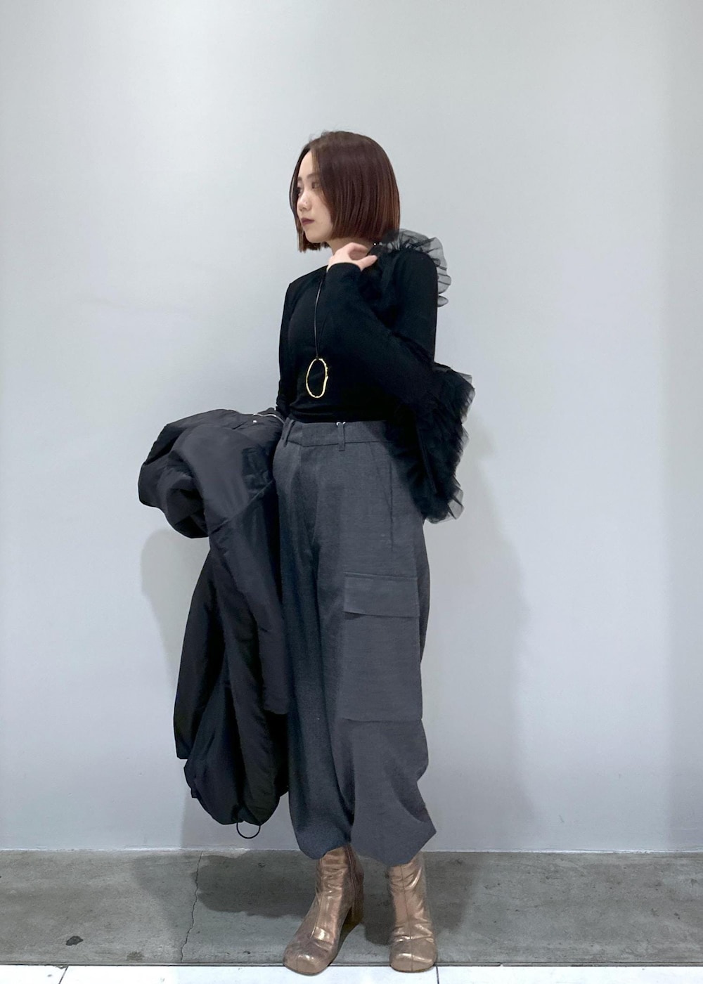 「24SS、24SS春の新作、春の新作、新作、ADAM ET ROPÉ、FEMME、SDGs、サステナブル、低身長、骨格ストレート、ブルべ、きれいめ、きれいめカジュアル、カジュアル、大人カジュアル」|「ADAM ET ROPE'のN-3Bロングパファーコート(その他アウター、ブラック系)」を使った、きなさん(レディース・156cm)の冬コーディネートの2枚目の写真