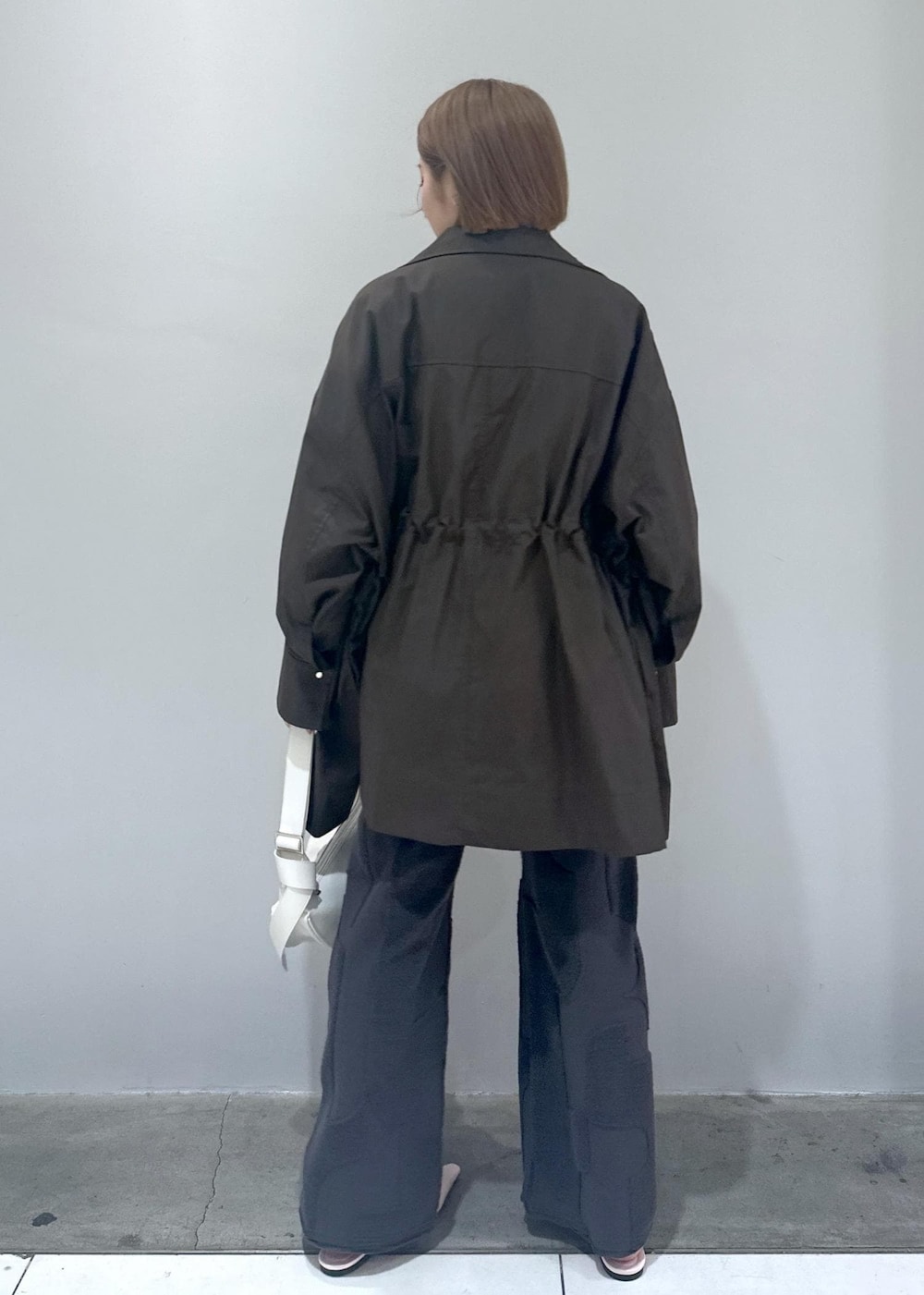 「骨スト、ブルベ、ブルベ夏、ブルベ冬、24SS、24SS春の新作、春の新作、新作、白、白ブラウス、リラックス、リラックスパンツ、ピンク、春カラー、モッズ」|「Sisi Joiaの【Sisi Joia】Belt(ベルト、シルバー系)」を使った、きなさん(レディース・156cm)の春コーディネートの8枚目の写真