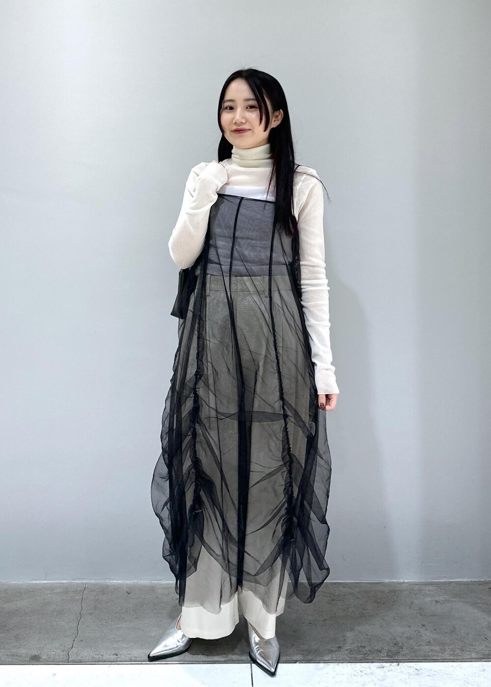 「春の新作、24SS春の新作、逸品、新作、24SS、ADAM ET ROPÉ、FEMME、SDGs、サステナブル、骨格ストレート、ブルべ、きれいめ、きれいめカジュアル、カジュアル、大人カジュアル」|「ADAM ET ROPE'の【サステナブル】ニットバージョンベアキャミ(キャミソール、パープル系)」を使った、きなさん(レディース・156cm)の冬コーディネートの9枚目の写真