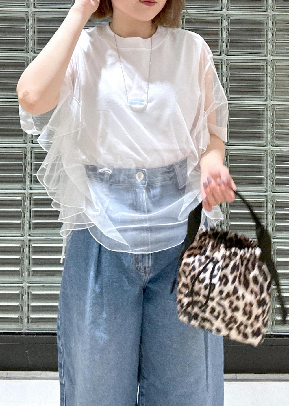 「骨格ストレート、ブルベ、ブルベ冬、ブルベ夏、チュール、シアー、シアーコーデ、GANNI、バッグ、デニムコーデ、サンダルコーデ、デニム」|「NEEDBY heritageの【NEEDBY for ADAM ET ROPE'】別注WIDE DENIM(デニムパンツ、ブルー系)」を使った、きなさん(レディース・156cm)の春コーディネートの8枚目の写真
