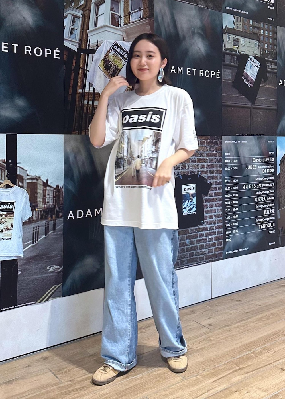 「ハート、骨格ストレート、シルバーアクセサリー、silver925、デニムコーデ、ブラック、トートバッグ、カットソー、タンクトップ、グラフィック、パンプス、バレエシューズ、ホワイト、プルオーバー、Tシャツ」｜「NEEDBY heritageの【NEEDBY for ADAM ET ROPE'】別注 WIDE STRAIGHT（デニムパンツ、ブルー系）」を使った、きなさん（レディース・156cm）の夏コーディネートの2枚目の写真