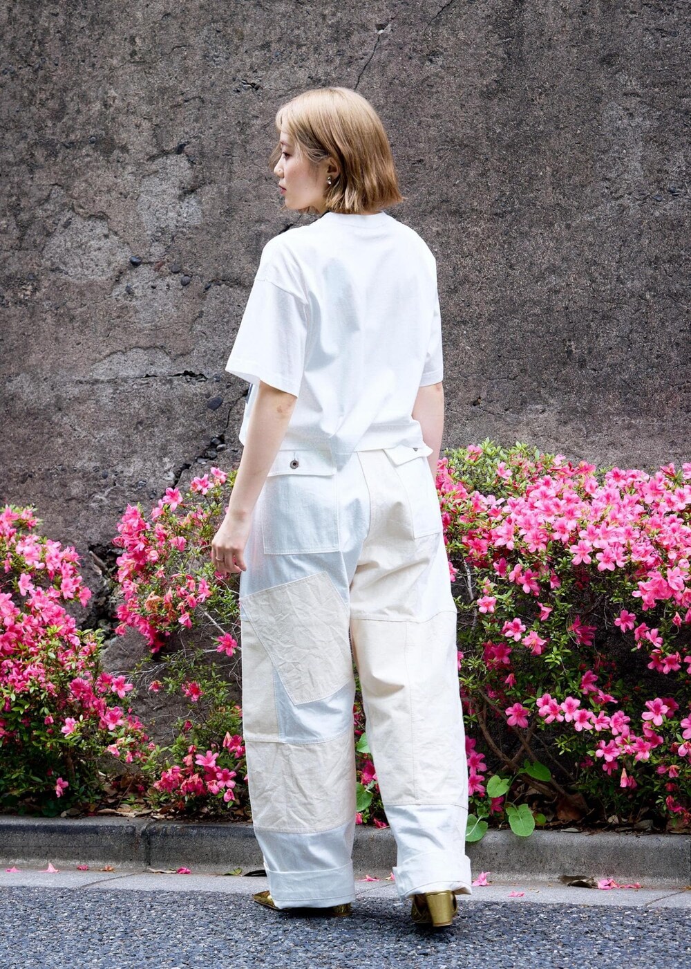 「audrey、audreyhepburn、audrey hepburn、audrey hepburn collection by jun、special2024、Tシャツコーデ、サンダルコーデ、ミュール、ヒール、ゴールド、フォト、フォトT、クロップド、クロップドT、ブルベ冬」｜「ADAM ET ROPE'のウエッジヒールストラップミュール（パンプス、ゴールド系）」を使った、きなさん（レディース・156cm）の夏コーディネートの6枚目の写真