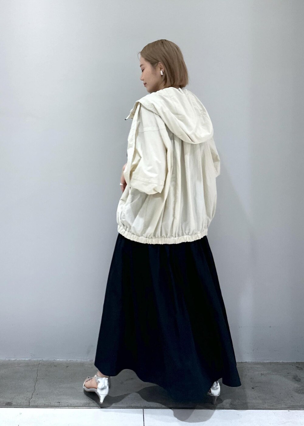 「レイン、ワンピース、軽羽織、ブルゾン、サンダル、サンダルコーデ、梅雨コーデ、メッシュバッグ、nomadis、adidas、シルバー、撥水加工、撥水」｜「NOMADISの【NOMADIS(ノマディス)】VELO MESH（ショルダーバッグ、グリーン系）」を使った、きなさん（レディース・156cm）の夏コーディネートの5枚目の写真