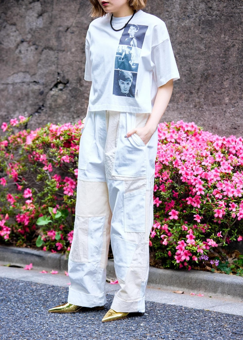 「audrey、audreyhepburn、audrey hepburn、audrey hepburn collection by jun、special2024、Tシャツコーデ、サンダルコーデ、ミュール、ヒール、ゴールド、フォト、フォトT、クロップド、クロップドT、ブルベ冬」｜「ADAM ET ROPE'のウエッジヒールストラップミュール（パンプス、ゴールド系）」を使った、きなさん（レディース・156cm）の夏コーディネートの5枚目の写真
