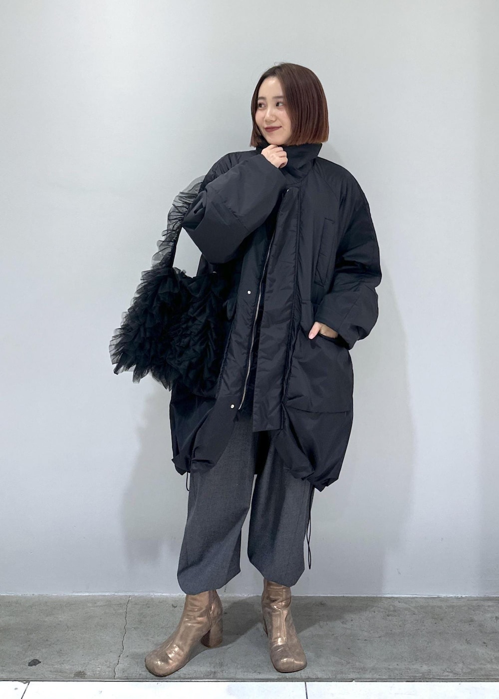 「24SS、24SS春の新作、春の新作、新作、ADAM ET ROPÉ、FEMME、SDGs、サステナブル、低身長、骨格ストレート、ブルべ、きれいめ、きれいめカジュアル、カジュアル、大人カジュアル」|「ADAM ET ROPE'のN-3Bロングパファーコート(その他アウター、ブラック系)」を使った、きなさん(レディース・156cm)の冬コーディネートの6枚目の写真