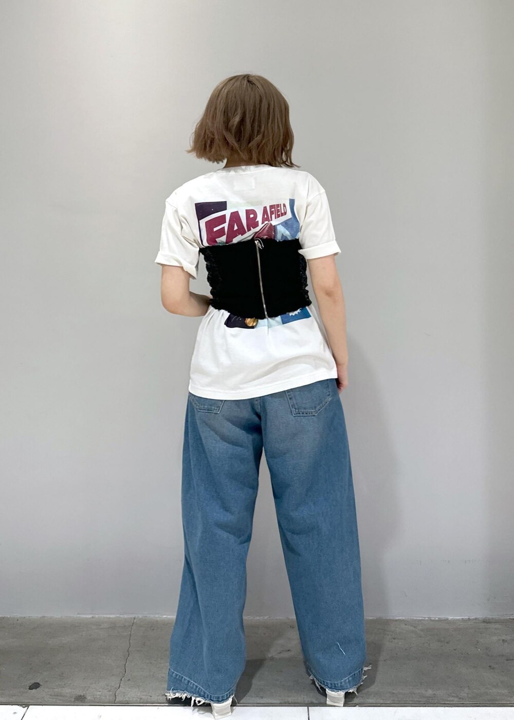 「ブルベ、ブルベ冬、ブルベ夏、春夏コーデ、レザー、サンダルコーデ、Tシャツコーデ、ビスチェ、スパンコール、シルバーアクセサリー、デニムコーデ、ブラック、ホワイト、プルオーバー、長袖」｜「blossomの【BLOSSOM for ADAM ET ROPE'】別注スパンコールビスチェ（チューブトップ、ブラック系）」を使った、きなさん（レディース・156cm）の春コーディネートの4枚目の写真