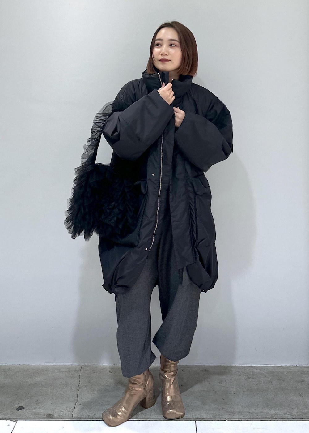 「24SS、24SS春の新作、春の新作、新作、ADAM ET ROPÉ、FEMME、SDGs、サステナブル、低身長、骨格ストレート、ブルべ、きれいめ、きれいめカジュアル、カジュアル、大人カジュアル」|「ADAM ET ROPE'のN-3Bロングパファーコート(その他アウター、ブラック系)」を使った、きなさん(レディース・156cm)の冬コーディネートの7枚目の写真