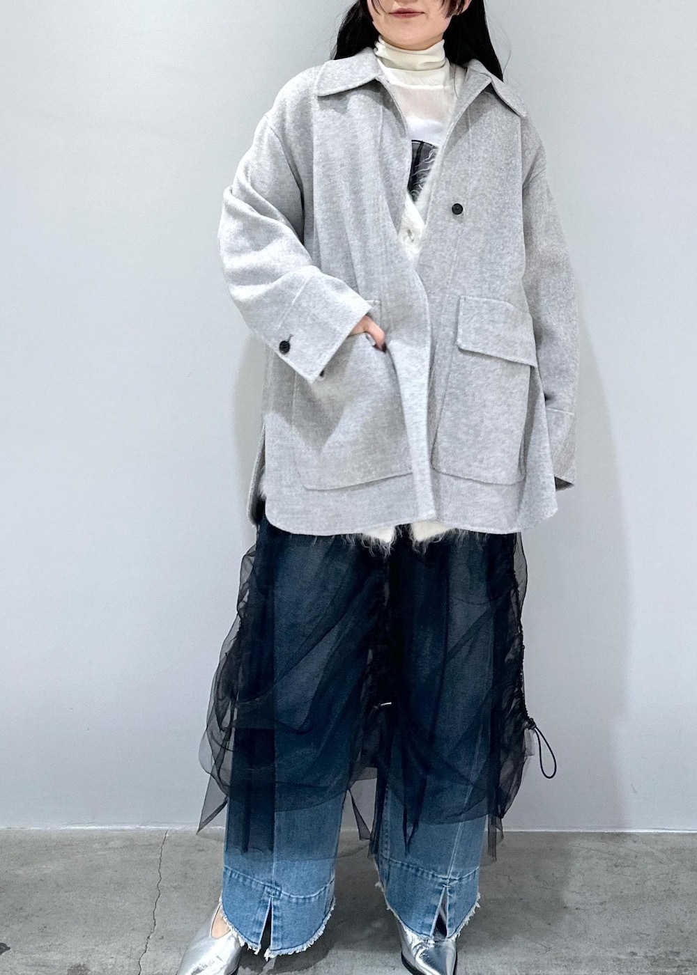 「カーディガン、モヘヤ、チュール、シアー、デニム、パンプス、コート、ジャケット、リバー、タートルネック、タートル、ラベンダー、キャミ、キャミソール、カップ付きキャミ」|「ADAM ET ROPE'のモヘヤカーディガン(カーディガン/ボレロ、ホワイト系)」を使った、きなさん(レディース・156cm)の冬コーディネートの6枚目の写真