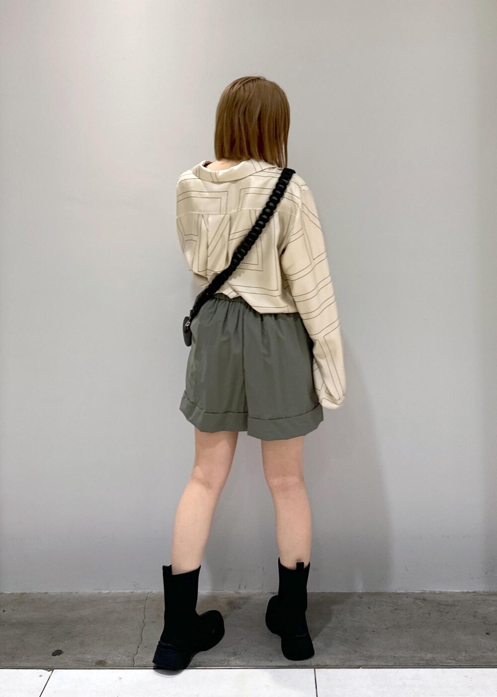 「knowhow、knowhow Jewelry、別注、イヤリング、リング、イヤーカフ、silver925、シルバー、silver、撥水、チェーン、梅雨、梅雨コーデ、レインブーツ、ADAM ET ROPÉ」|「ADAM ET ROPE'のクリアドラムミニショルダーバッグ(ドラムバッグ、ブラック系)」を使った、きなさん(レディース・156cm)の夏コーディネートの6枚目の写真