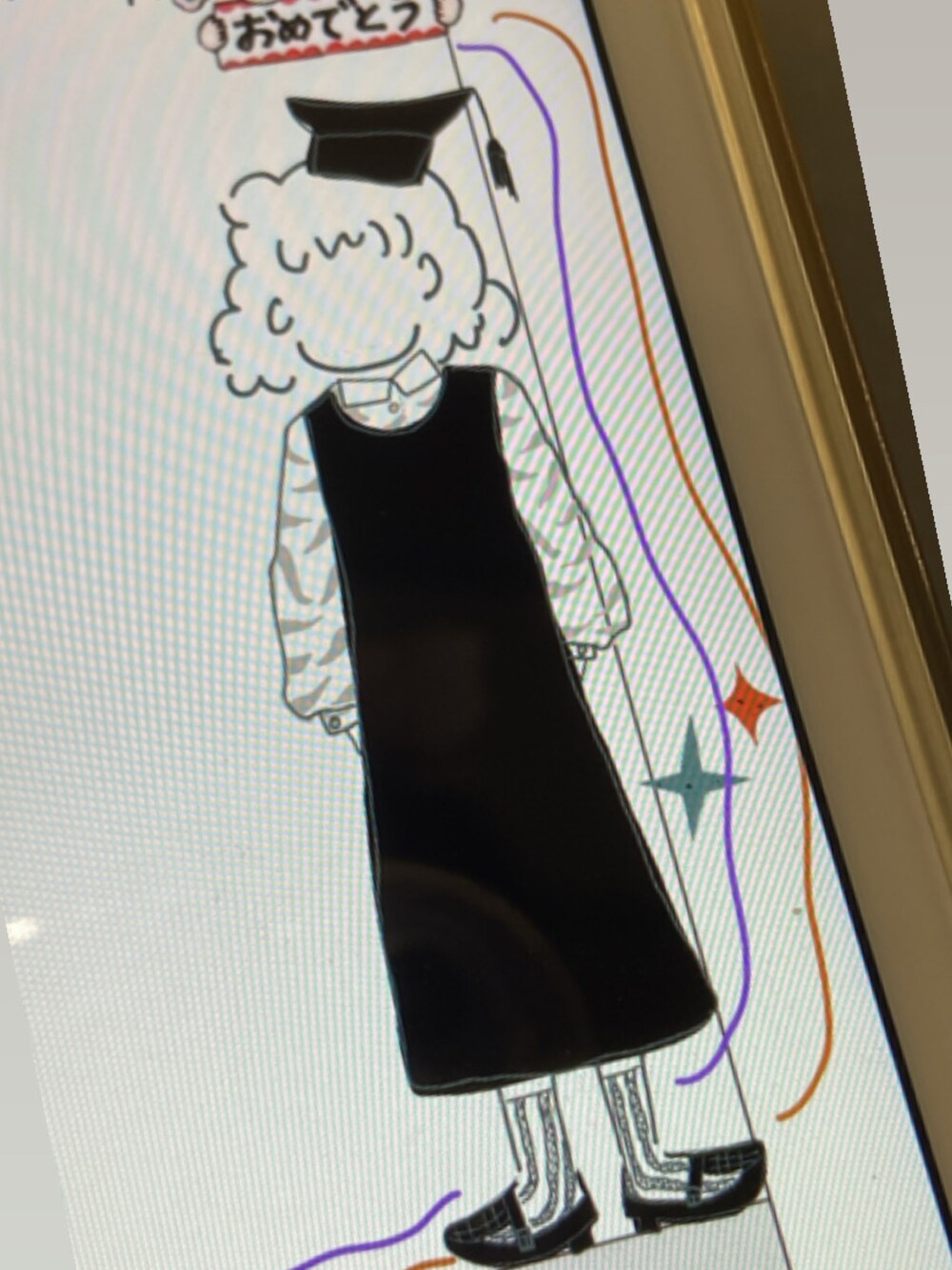 ホワイト系のシャツ/ブラウスを着用したレディースの夏コーディネートの4枚目の写真