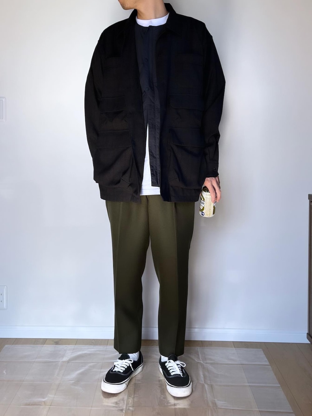 「ファッションを楽しもう、カジュアルコーデ、秋服コーデ、おしゃれさんと繋がりたい、キャップ、お出かけコーデ、古着、スニーカー、サングラス、オーバーサイズ、大人ストリート、古着MIX、ブラウン、チエックシャツ」｜「VANSの＜VANS＞ オーセンティック 44 DX/スニーカー（スニーカー、ブラック系）」を使った、pyama13さん（メンズ・175cm）の秋コーディネートの2枚目の写真
